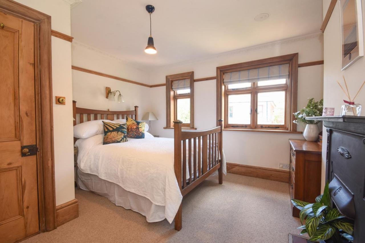 Unique Period One Bedroom House In Колчестер Экстерьер фото