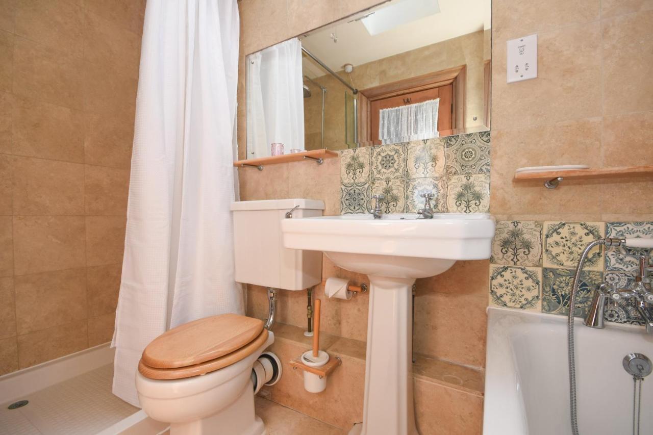 Unique Period One Bedroom House In Колчестер Экстерьер фото